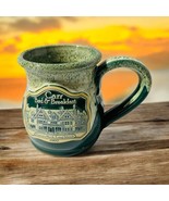 Deneen Pottery Co Carr Bed &amp; Breakfast 1902 Long Island 14oz Souvenir MU... - €24,09 EUR