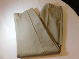 Izod Men&#39;s Long Pants Slacks 36W X 32L kahki flat front EUC Pre-owned -- - $18.01