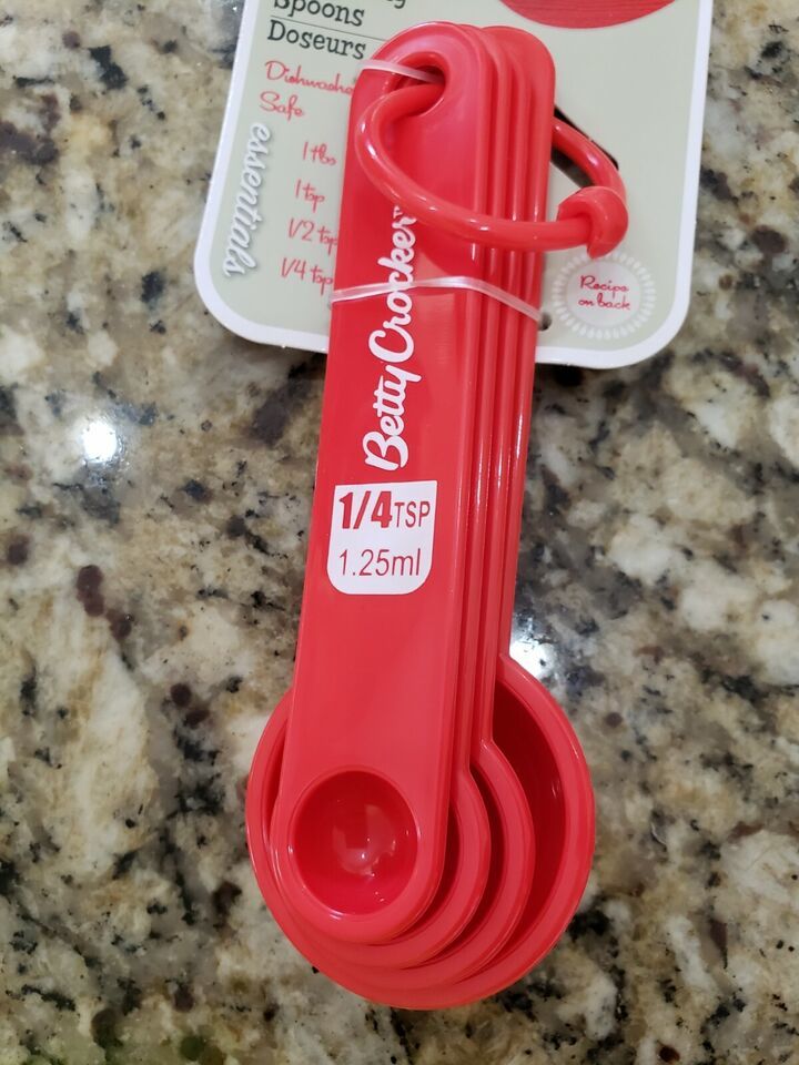BETTY CROCKER RED PLASTIC MEASURING 1 TBS, 1, 1/2, 1/4 TSP SPOONS SIZES ... - $2.96