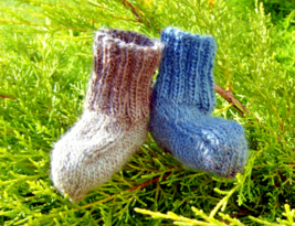 Baby Boy Girl Socks Booties Crib Shoes Booties Hand Knit Wool 0-3 m Blue Brown - £7.75 GBP