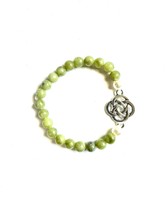 Women&#39;s Bracelet China Jade with Dara Celtic Knot, Stretchy - £14.24 GBP