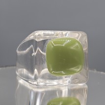 Vintage Lucite Ring Size 8 Chunky Clear Green Dome Dot Mod Retro - €26,05 EUR
