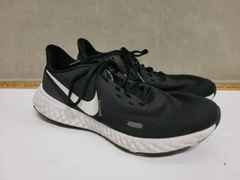 Nike Women&#39;s Revolution 5 Running Shoes Black White Size 10 Gently Worn - £32.67 GBP