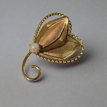 Vintage Leaf Brooch - $109.46 MXN