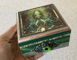 Lovecraft Cthulhu Octopus Creature Creepy Green Wooden Trinket Box - Small - £9.87 GBP