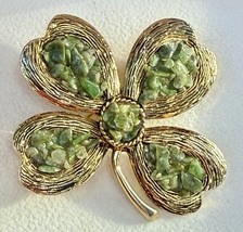 Vintage Artistic Clover Brooch Gold Tone Green Stone Chip Inlay 2” Signed - $239.38 MXN