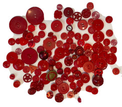 Lotto 118 Vintage Vari Rosso Plastica di Cucito Craft Bottoni - £59.68 GBP
