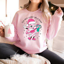 Women&#39;s &quot;Lookin&#39; Like a Snack&quot; Funny Christmas Graphic Crewneck Sweatshirt - £26.40 GBP+