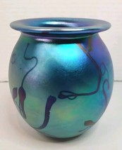 Vtg Robert Eickholt Art Glass Vase Signed 1995 4.5&quot; Tall Purple Blue Iridescent - £128.71 GBP