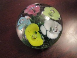 ST CLAIRE PAPERWEIGHT FLOWERS FLAT 1 3/4 X 3&quot; - £58.50 GBP