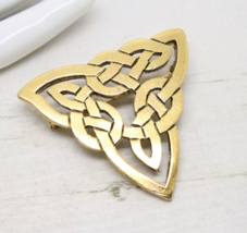 Large Vintage Signed Scottish Celtic Gold Brass Knot Shield BROOCH Pin Jewellery - £24.59 GBP