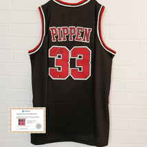 Scottie Pippen Signed Autographed NBA Chicago Bulls NBA Jersey With COA - £461.85 GBP