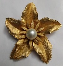 Flower Brooch Goldtone with Faux Pearl Center Vintage - £14.12 GBP