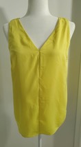 Women&#39;s Bar III Sleeveless Blouse V-Neck Yellow Size Medium Yellow NWT - £11.76 GBP
