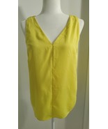Women&#39;s Bar III Sleeveless Blouse V-Neck Yellow Size Medium Yellow NWT - £11.75 GBP
