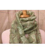 Women&#39;s Ivory Elegant Lace Shawl with Dot Pattern - $474.98 MXN