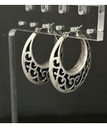 Silver Hoop Women Cut Out Filigree Pattern Earrings J155 - $315.32 MXN