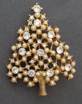 Christmas Tree Pin Gold Tone Clear Crystal Faux Seed Pearl Signed Eisenberg Ice - £21.92 GBP