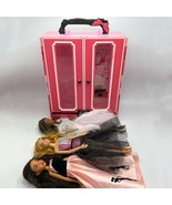 Barbie Fashion Wardrobe Closet Carry Case Clothes &amp; set of Barbie Dolls,... - $837.34 MXN
