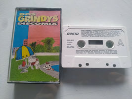 An item in the Music category: Grindy 2 Discomix 1988 Dance Techno - Ruban Cassette