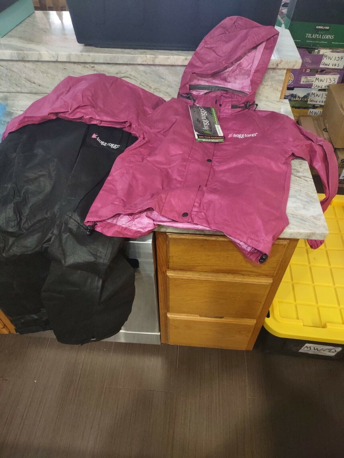 Frogg Toggs Rainsuit Size Small - $50.37