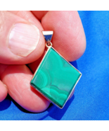 Green Malachite Pendant Elegant Geometric Design Bezel set 14k Medallion... - $30,479.63 MXN