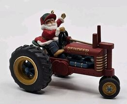 Hallmark 1994 Keepsake Ornament Making Tractor Tracks #16 Here Comes Santa - $238.50 MXN