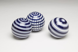 Zeckos AA Importing 59876 Blue And White Porcelain Balls - Set Of 3 - £46.43 GBP