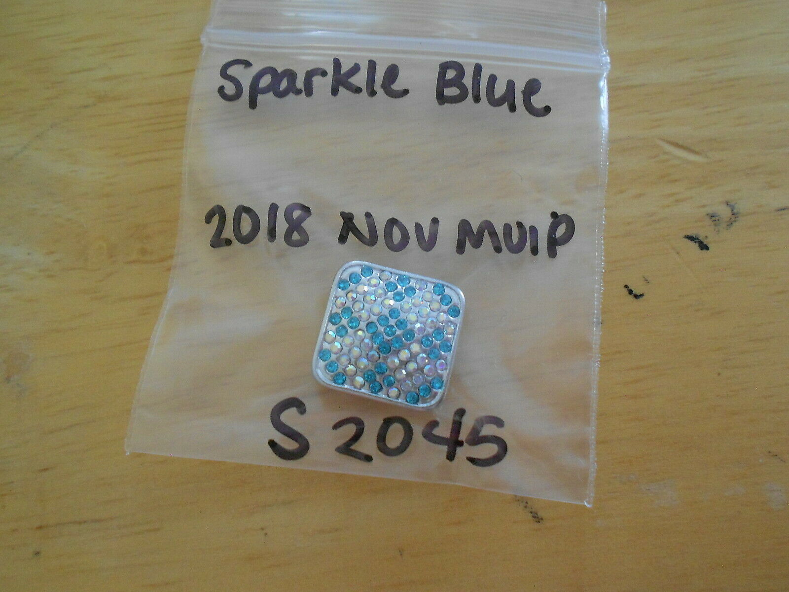 Primary image for Magnolia & Vine 18 mm Original Snap (new) SPARKLE BLUE 2018 NOV MVIP (S2045)