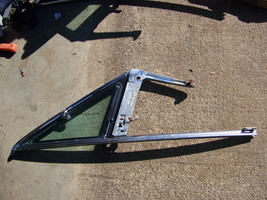 1966 Chrysler New Yorker 4D Rh Front Wing Wind Window W/ Frame - £70.80 GBP