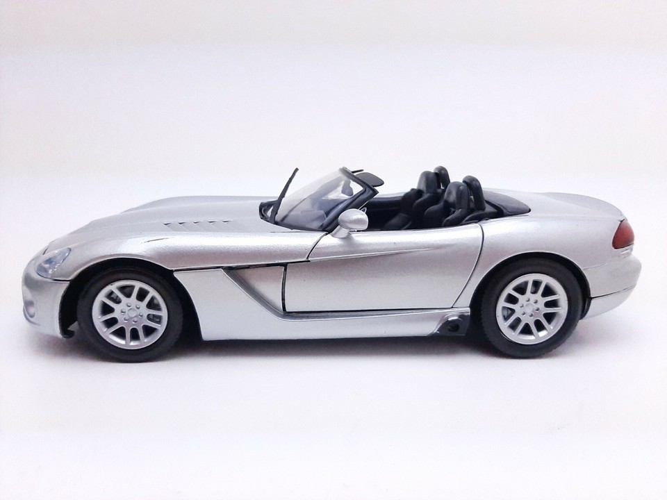 Motor Max 2003 Dodge Viper STR10 1:18 Diescast Yellow Item image 2