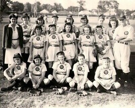 1944 MILWAUKEE CHICKS 8X10 TEAM PHOTO BASEBALL PICTURE AAGPBL - $5.93