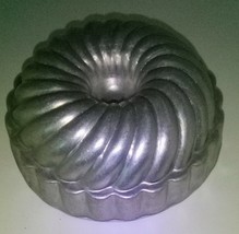 Mini Doll Size Bunt Cake Pan - £4.70 GBP