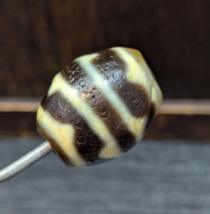 4 stripes Himalayan Tibetan Agate stone Dzi Bead Amulet - $1,227.64 MXN