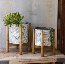 Set Of 2 Transitional White And Gray Pressed Tin Planters Pots With Wooden Base - £76.73 GBP