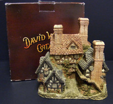 HERTFORD COURT - a  David Winter Cottage from the Regions Collection © 1983 - £27.87 GBP