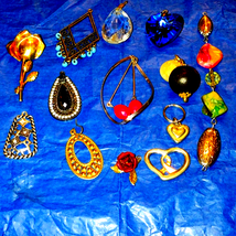 13 beautiful vintage ladies pendants - £24.92 GBP