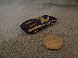 Hot Wheels Mattel 2002 Corvette Stingray Deep Blue Made in Thailand - $1.52