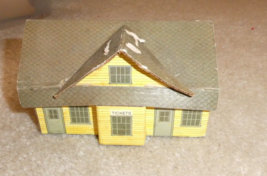 Vintage HO Scale Cardboard Passenger Station Building with Wear - £14.98 GBP