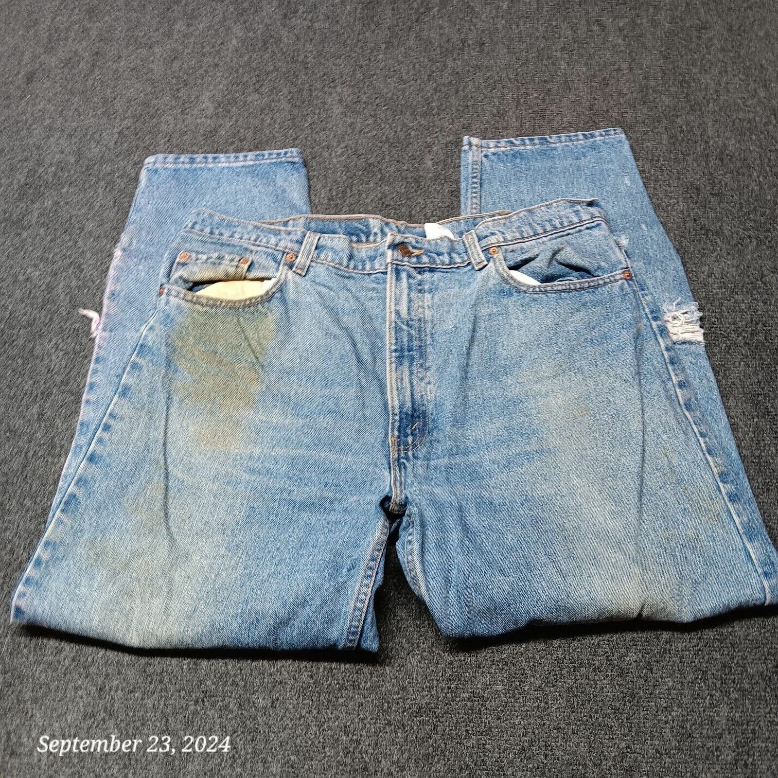 ** Vintage Levi 550 Jeans Men 40x30 90s Stained Relaxed Tapered - $15.23