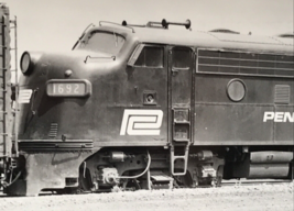 Penn Central PC #1692 F7A EF-15 Electromotive Train Photo Pitcairn PA 1970 - $9.49