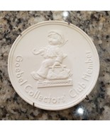 M. I. HUMMEL 1976 GOEBEL COLLECTOR&#39;S CLUB MEMBER PLAQUE 4&quot; VERY GOOD CON... - $187.01 MXN