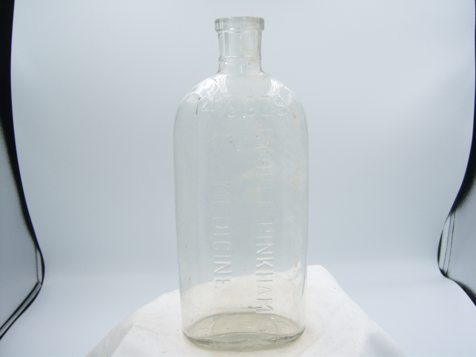 PA2 - 1910&#39;s Lydia Pinkham&#39;s Medicine Lynn Mass CLEAR 8 1/8&quot; Medicine Bo... - $7.00