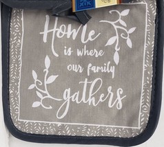 Set Of 2 Printed Kitchen Pot Holders (7&quot;x7&quot;) Home Is Where Our Family Gathers,Gr - £6.32 GBP