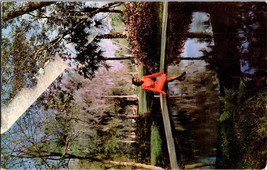 Florida&#39;s Silver Springs USA Lady sitting on a bridge Vintage Postcard (A11) - £4.59 GBP