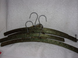 Vintage Green Satin Covered Clothes Hangers Lot of 4 - €5,24 EUR
