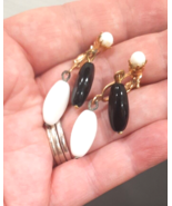 Vintage Dangle Earrings Black White Drop Gold Tone Screw Back Clip On UN... - £9.19 GBP