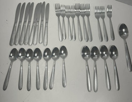 Lot of 30 Piece Oneida Flatware 18/10 Stainless Fork Knife Spoon Pre Owned - $48.90