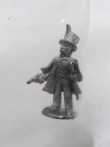 Frontier Figure Top Hat Pistol And Cana 35-15 25MM Metal Miniature - $17.81