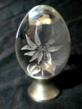 EKENAS LEAD CRYSTAL Egg Paperweight Etched Flower With Stand - Vintage 1... - $315.36 MXN